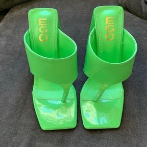 lime green triangle heels - funky and cute!